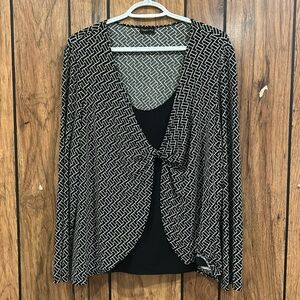 Black and white long sleeve top  women’s Size 1XL